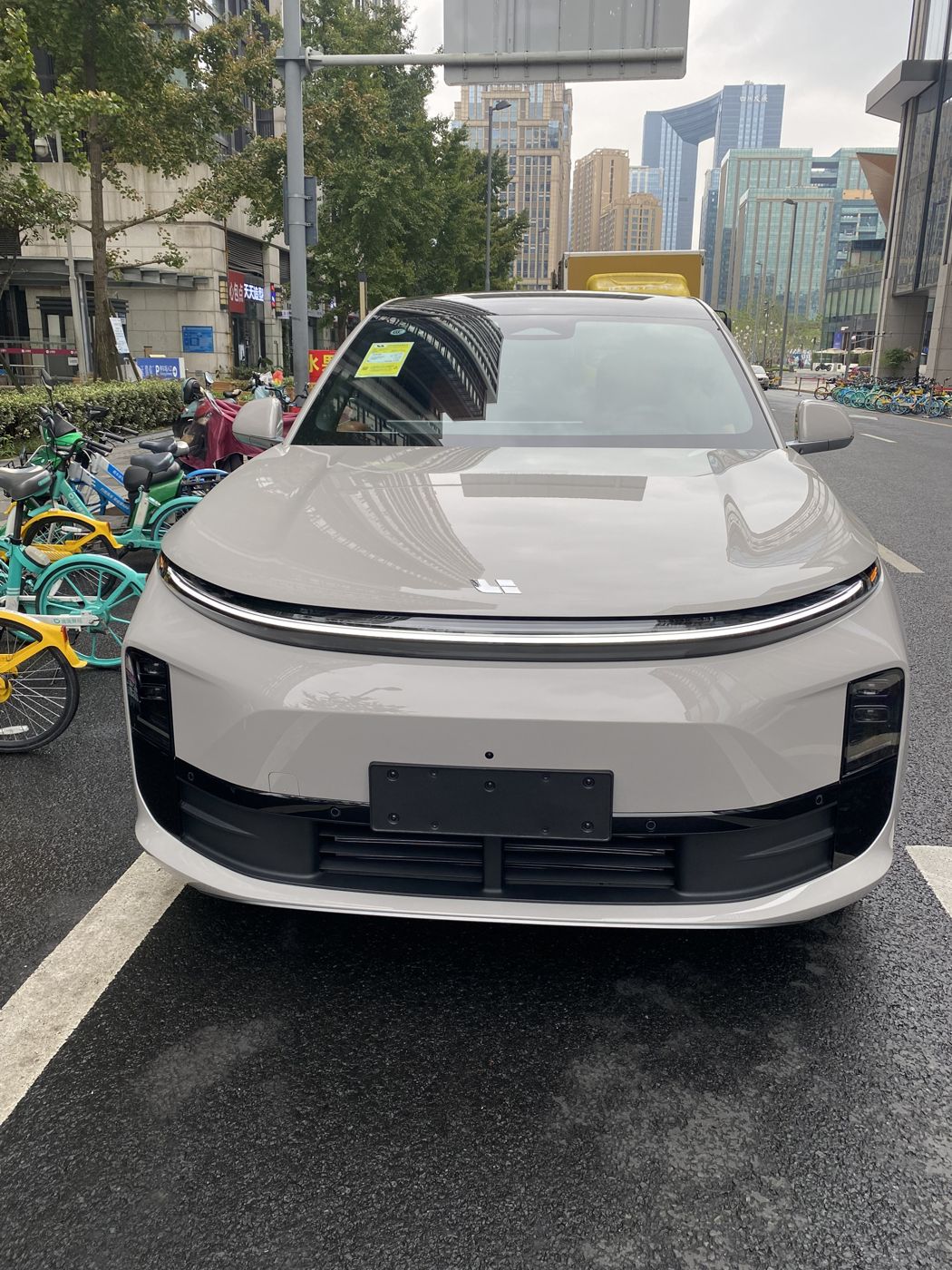 百富策略 MEGA 高压纯电 MPV
